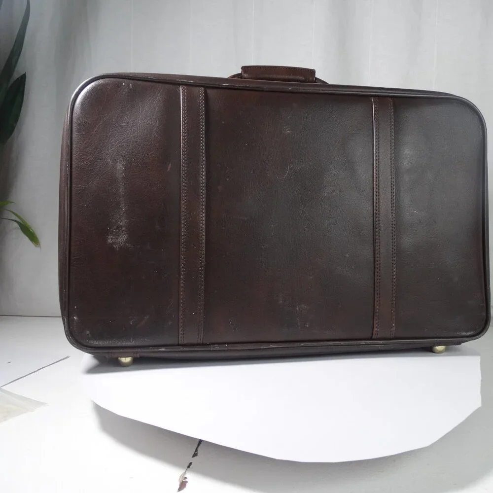 Vintage Medium Brown Leather Travel Bag with Gold Hardware